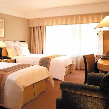Renaissance Kowloon Hotel Хонконг Стая снимка